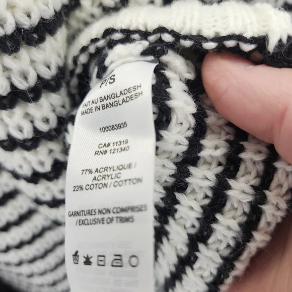 GARAGE White and Black Knit Sweater - Small - Picture 5 of 5